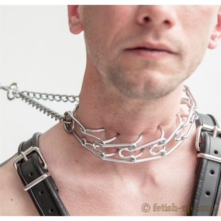 Collier étrangleur sur cou