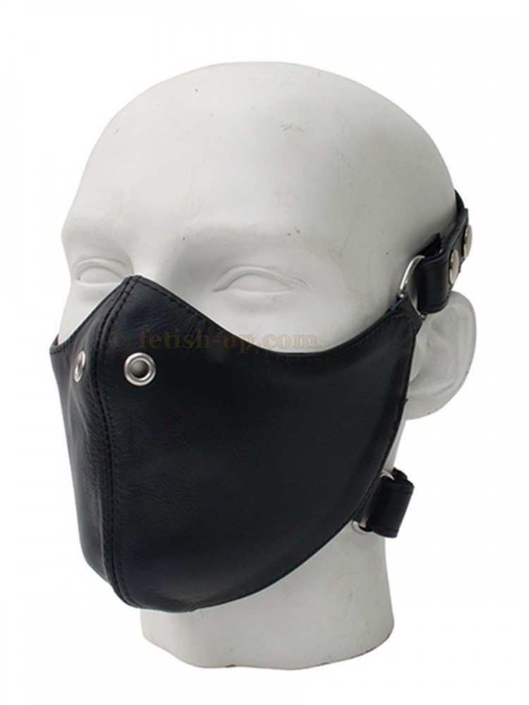 Masque de protection en cuir sur visage