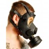 Masque à gaz polonais avec filtre vu porté de profil