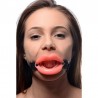 Baillon lèvres sissy sur femme