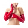 Longs gants latex rouges vus portés sur femme