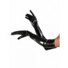 Longs gants vinyle noirs portés