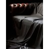 Bâche simili cuir noir 213 x 240 cm sur canapé