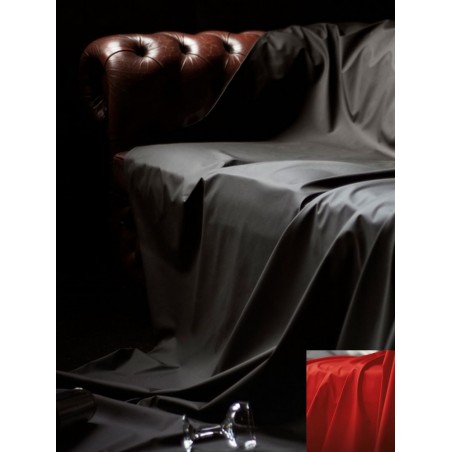 Bâche simili cuir noir ou rouge 213 x 240 cm sur canapé