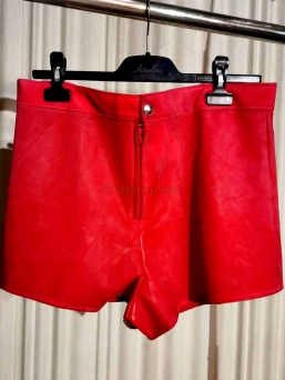Short latex homme rouge