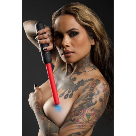 Bâton électrochoc SM sur femme