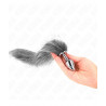 Plug queue de chat grise dans main