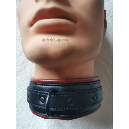 Collier molletonné noir et rouge