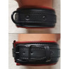 Collier molletonné noir et rouge : devant et derrière